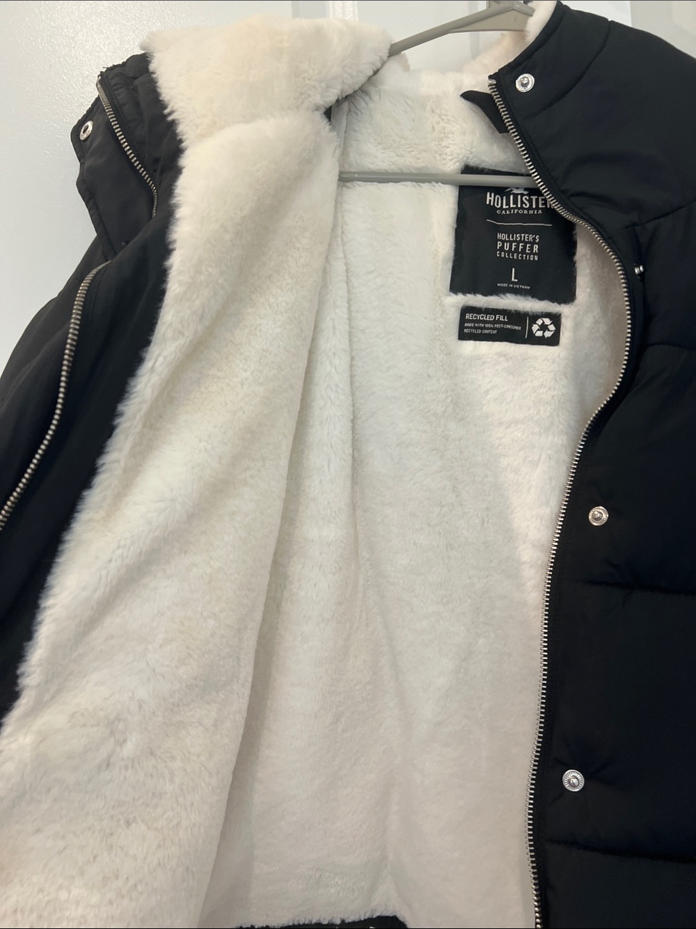 Hollister Black Puffer Jacket with White Sherpa Lining - Picture 3 of 4